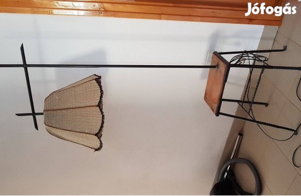 Kovácsoltvas állólámpa asztallal retro lámpa