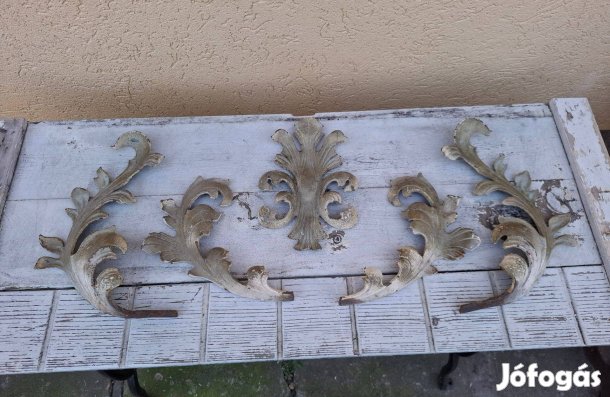 Kovácsoltvas díszek