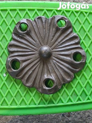 Kovácsoltvas diszitő elem