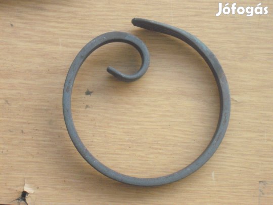 Kovácsoltvas diszitő elem