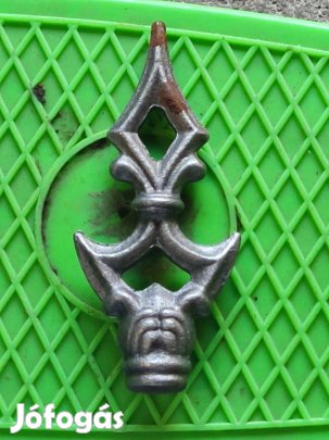 Kovácsoltvas diszitő elem