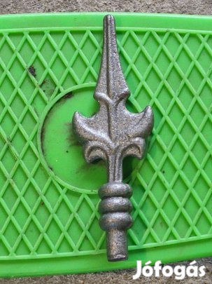 Kovácsoltvas diszitő elem