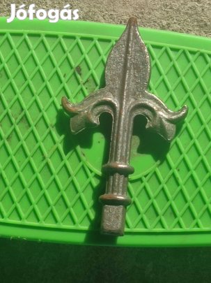 Kovácsoltvas diszitő elem