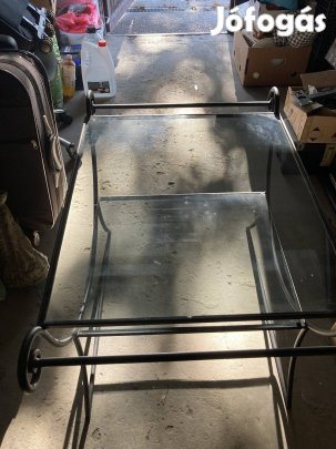 Kovácsoltvas dohányzóasztal