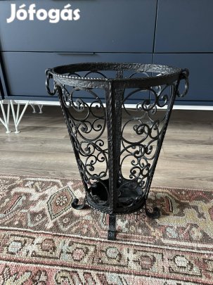 Kovácsoltvas esernyőtartó