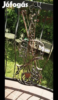 Kovácsoltvas fali hegedű dekoráció 