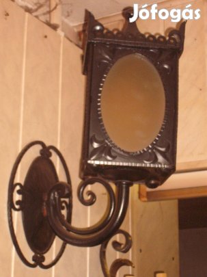 Kovácsoltvas falikar