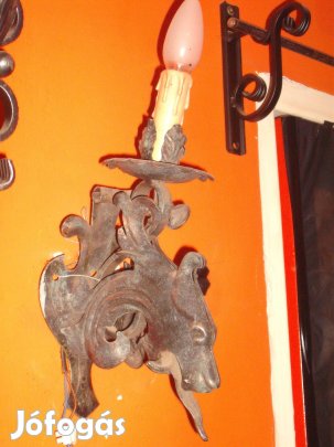 Kovácsoltvas falilámpa