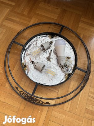 Kovácsoltvas falilámpa