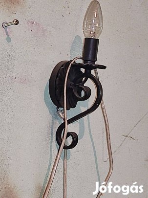 Kovácsoltvas falilámpa