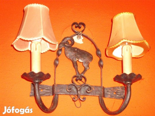 Kovácsoltvas falilámpa