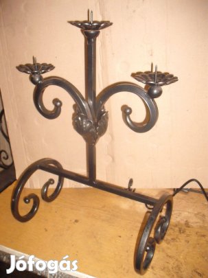 Kovácsoltvas gyertyatartó