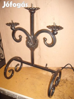 Kovácsoltvas gyertyatartó
