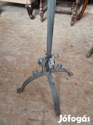 Kovácsoltvas gyertyatartó