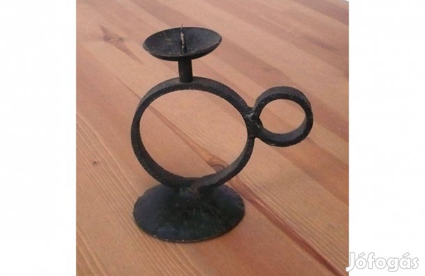 Kovácsoltvas gyertyatartó, 12 cm. magas
