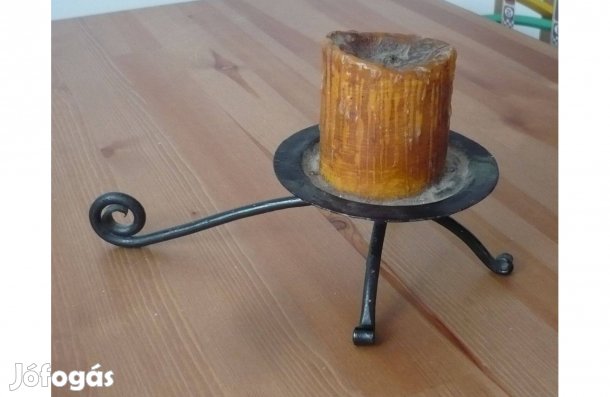 Kovácsoltvas gyertyatartó, 7 cm. magas, h=24 cm