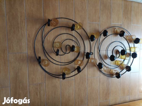 Kovácsoltvas jellegű fali mécsestartó