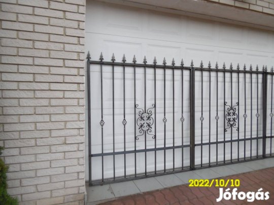 Kovácsoltvas jellegű kétszárnyú kapu eladó