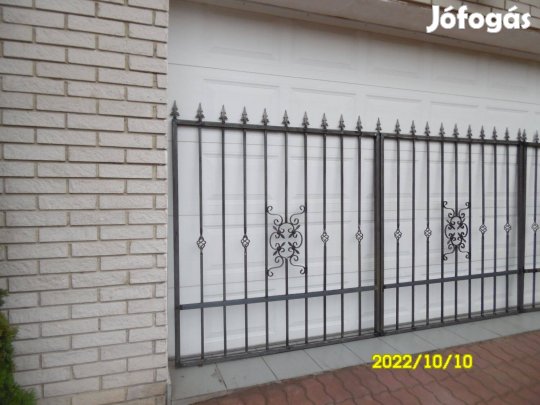 Kovácsoltvas jellegű kétszárnyú kapu eladó