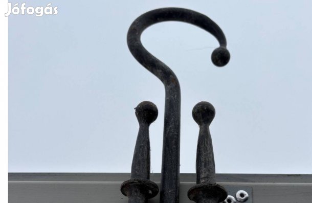 Kovácsoltvas karnisok