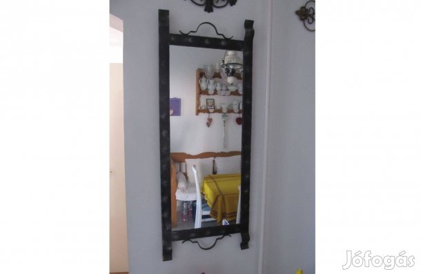 Kovácsoltvas keretes falitükör