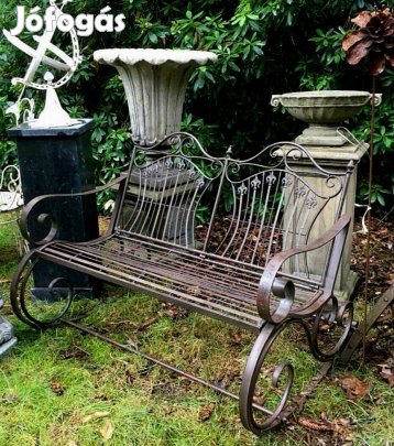 Kovácsoltvas kerti hintapad