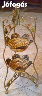Kovácsoltvas kétszintes virágtartó sajtolt fém, és fonott elemekkel