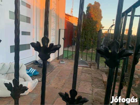 Kovácsoltvas korlát 