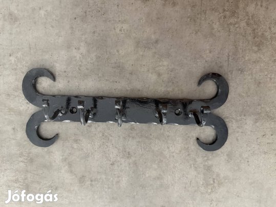 Kovácsoltvas kulcstartó