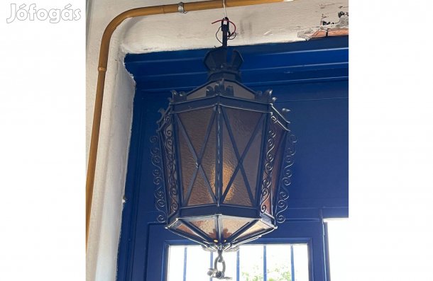 Kovácsoltvas kültéri lámpa