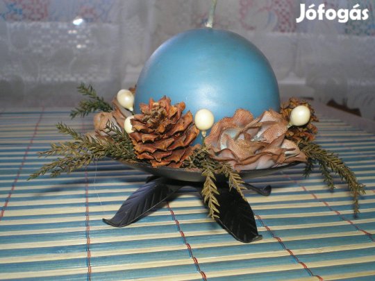 Kovácsoltvas lábakon gyertyatartó díszítéssel retró darab
