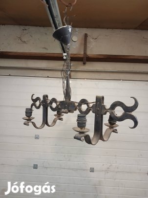 Kovácsoltvas lámpa