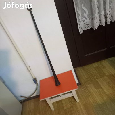 Kovácsoltvas nagyméretű mozsártörő