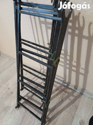 Kovácsoltvas polctartó 