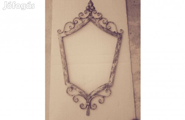 Kovácsoltvas tükörkeret