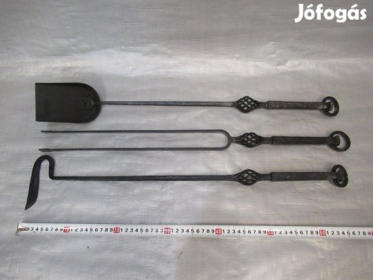 Kovácsoltvas tűzpiszkáló