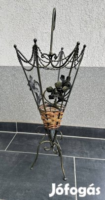 Kovácsoltvas új esernyőtartó eladó Budán! 