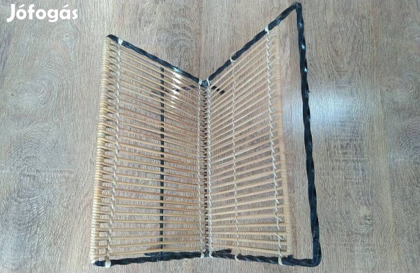 Kovácsoltvas újságtartó