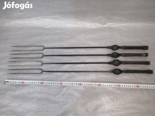 Kovácsoltvas villás nyársak