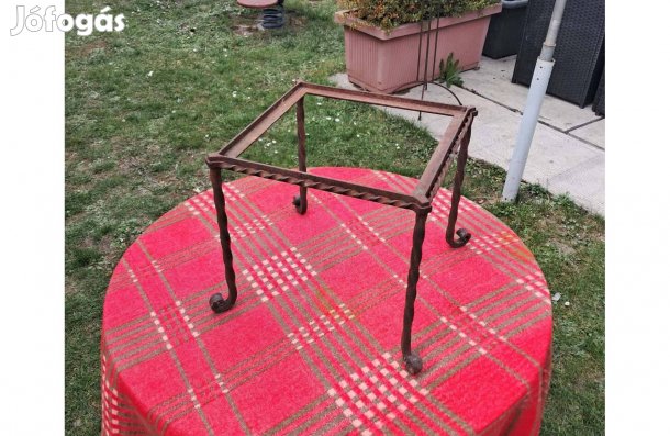 Kovácsoltvas virágtartó, virág tartó, asztal keret 3500 forintért elad