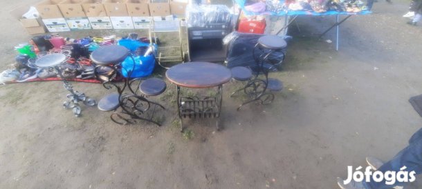 Kovácsoltvas virágtartok