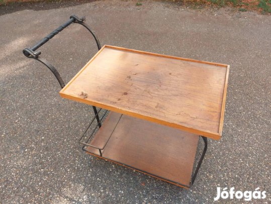 Kovácsoltvas zsúrkocsi