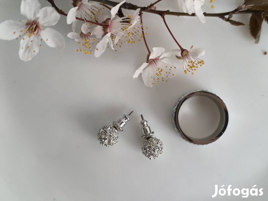 Köves fülbevaló és gyűrű 
