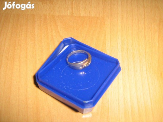 Köves gyűrűk új ill újszerű állapotba