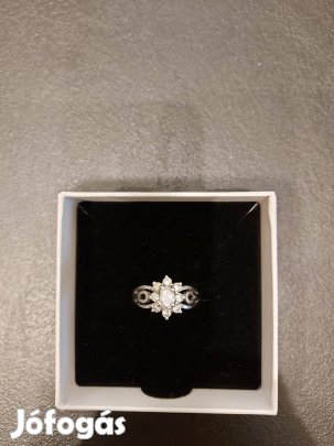 Köves,női ezüst gyűrű eladó