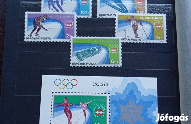 Közel 1000 darabból álló bélyeggyűjtemény