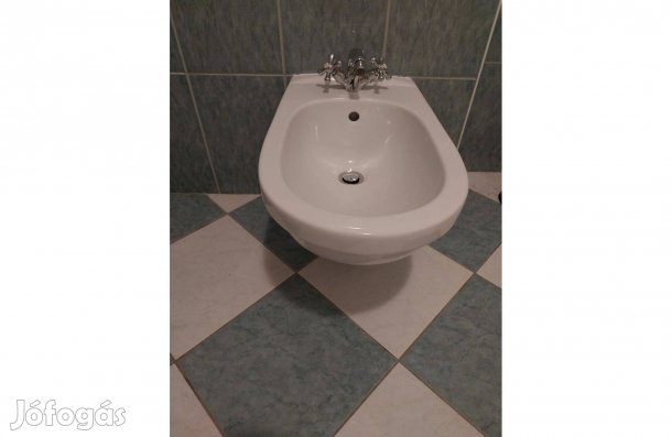 Közelmúltban leszerelt Alföldi porcelán bidé