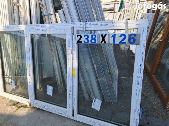 Középen nyíló ablak