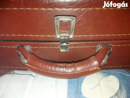 Közepes barna hibátlan bőr bőrönd 3900Ft Siófok