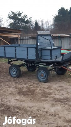 Közepes méretű lovaskocsi